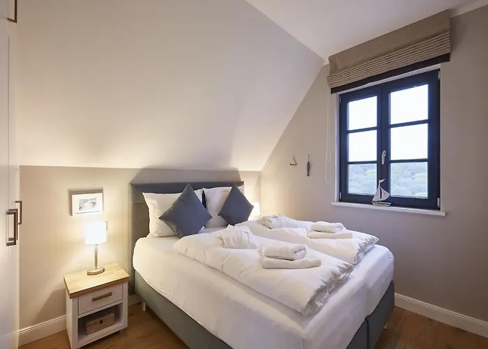 Hébergement de vacances Reetland Am - Premium Reetdachvilla Mit 3 Schlafzimmern, Sauna Und Kamin F10