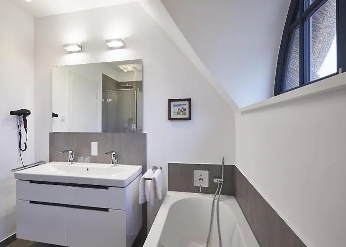 Hébergement de vacances Reetland Am - Premium Reetdachvilla Mit 3 Schlafzimmern, Sauna Und Kamin F10 Dranske